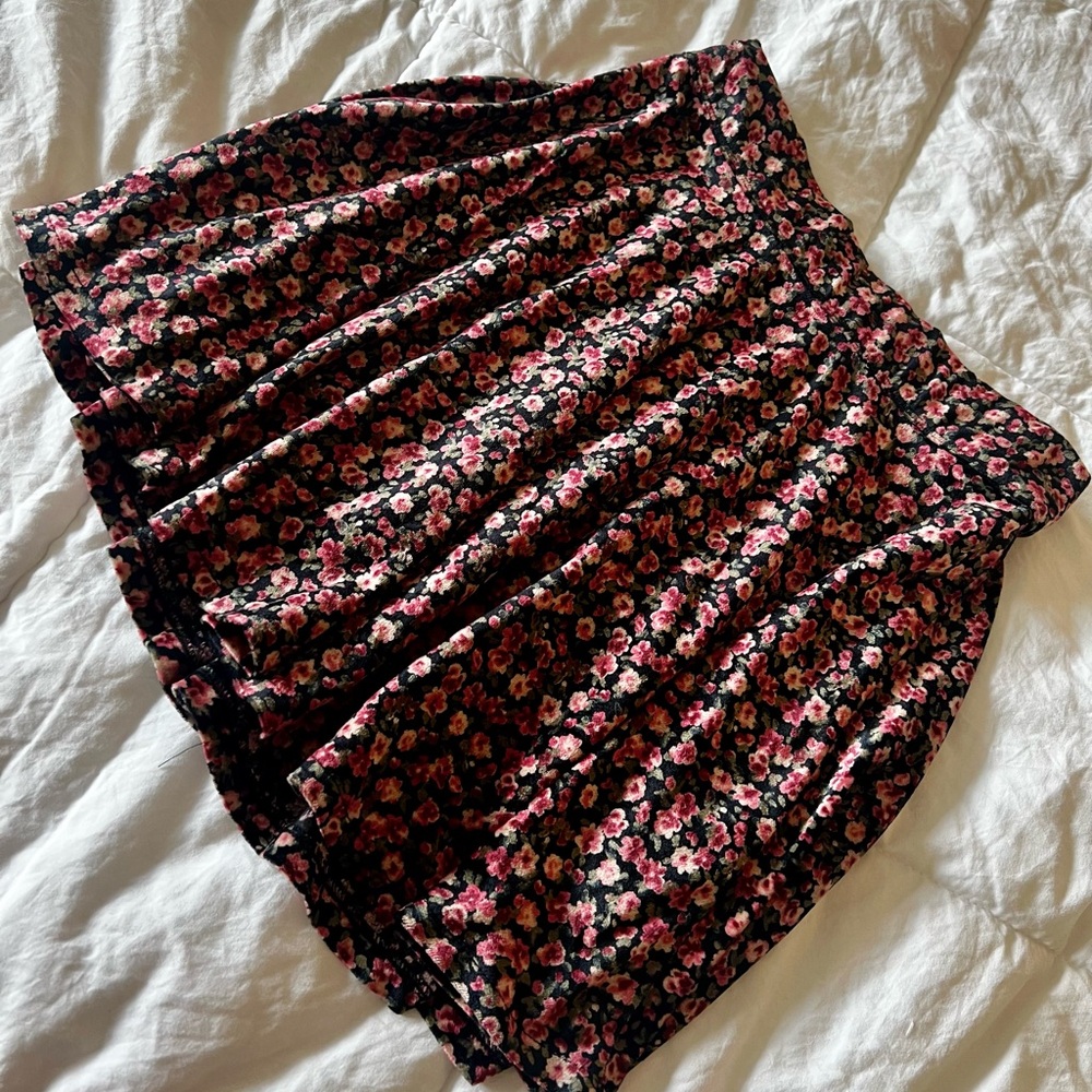 Hollister Black and Pink Floral Mini Skirt